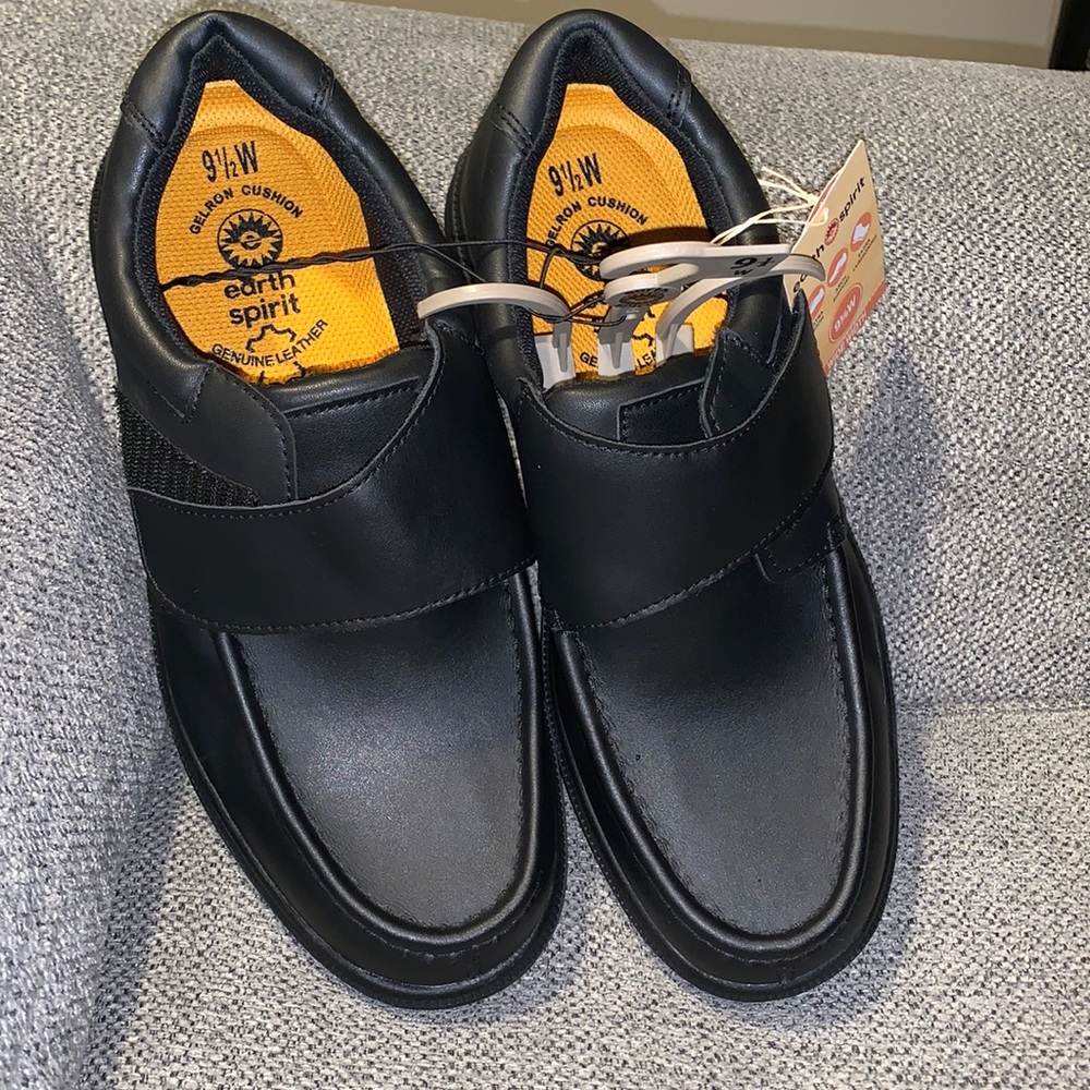 Genuine Leather Earth Spirit 9.5 Wide Width Velcro Strap Black Shoe. BNWT